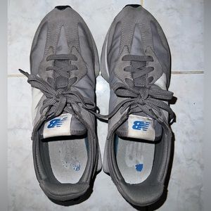 New Balance 327’s - Gray and white
